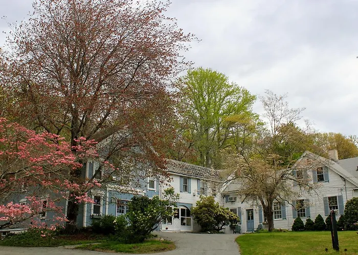 Brigadoon Bed & Breakfast, Mystic Ct